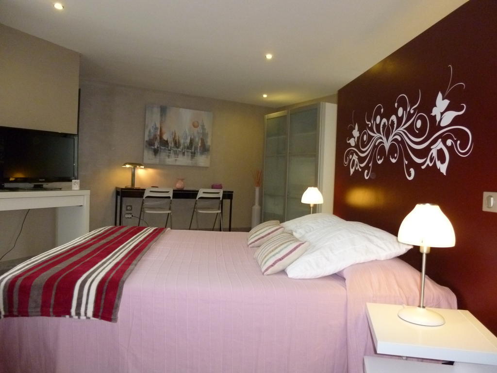 Au Mas De Gamet Bed and Breakfast Théminettes Δωμάτιο φωτογραφία