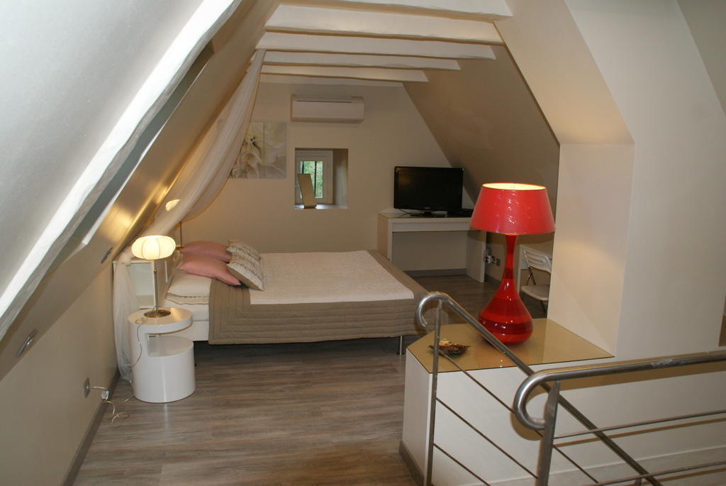 Au Mas De Gamet Bed and Breakfast Théminettes Δωμάτιο φωτογραφία