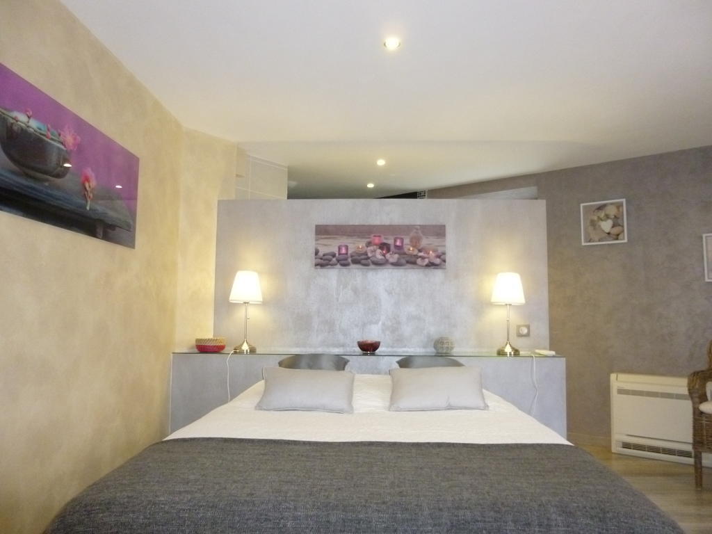 Au Mas De Gamet Bed and Breakfast Théminettes Δωμάτιο φωτογραφία
