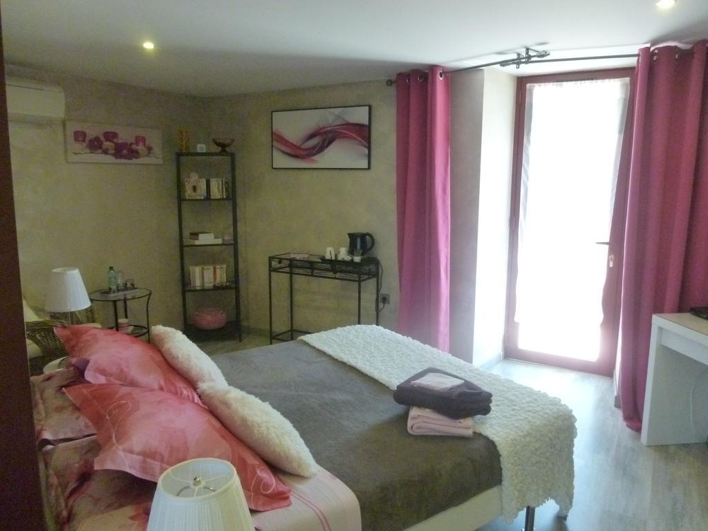 Au Mas De Gamet Bed and Breakfast Théminettes Εξωτερικό φωτογραφία