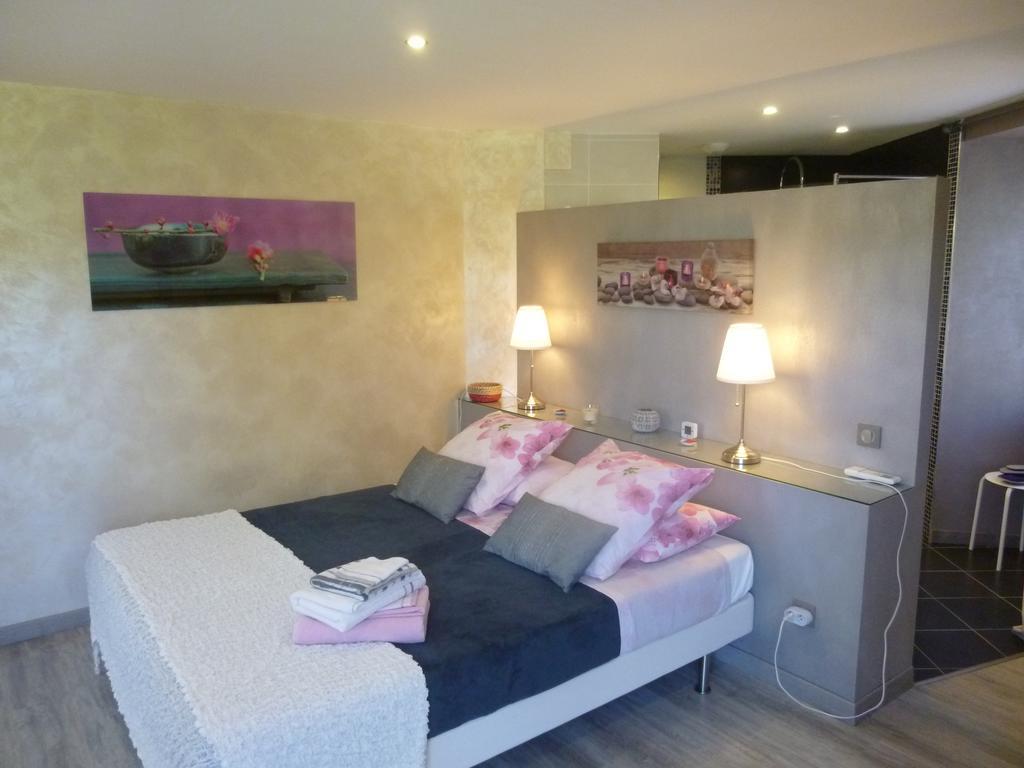 Au Mas De Gamet Bed and Breakfast Théminettes Εξωτερικό φωτογραφία